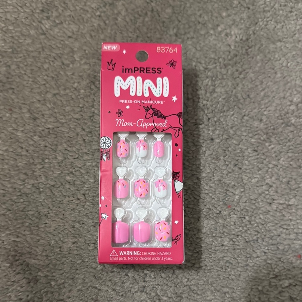 imPRESS Mini Pink and White Press-On Nails